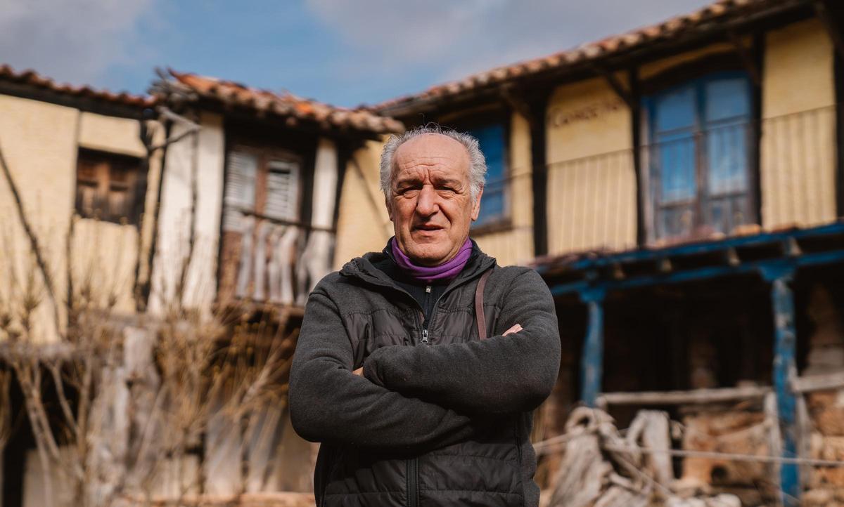 El pueblo que construyó un hombre solo
