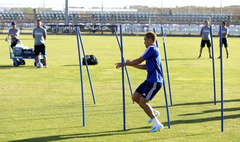 Entrenamiento del Real Zaragoza previo al partido de mañana