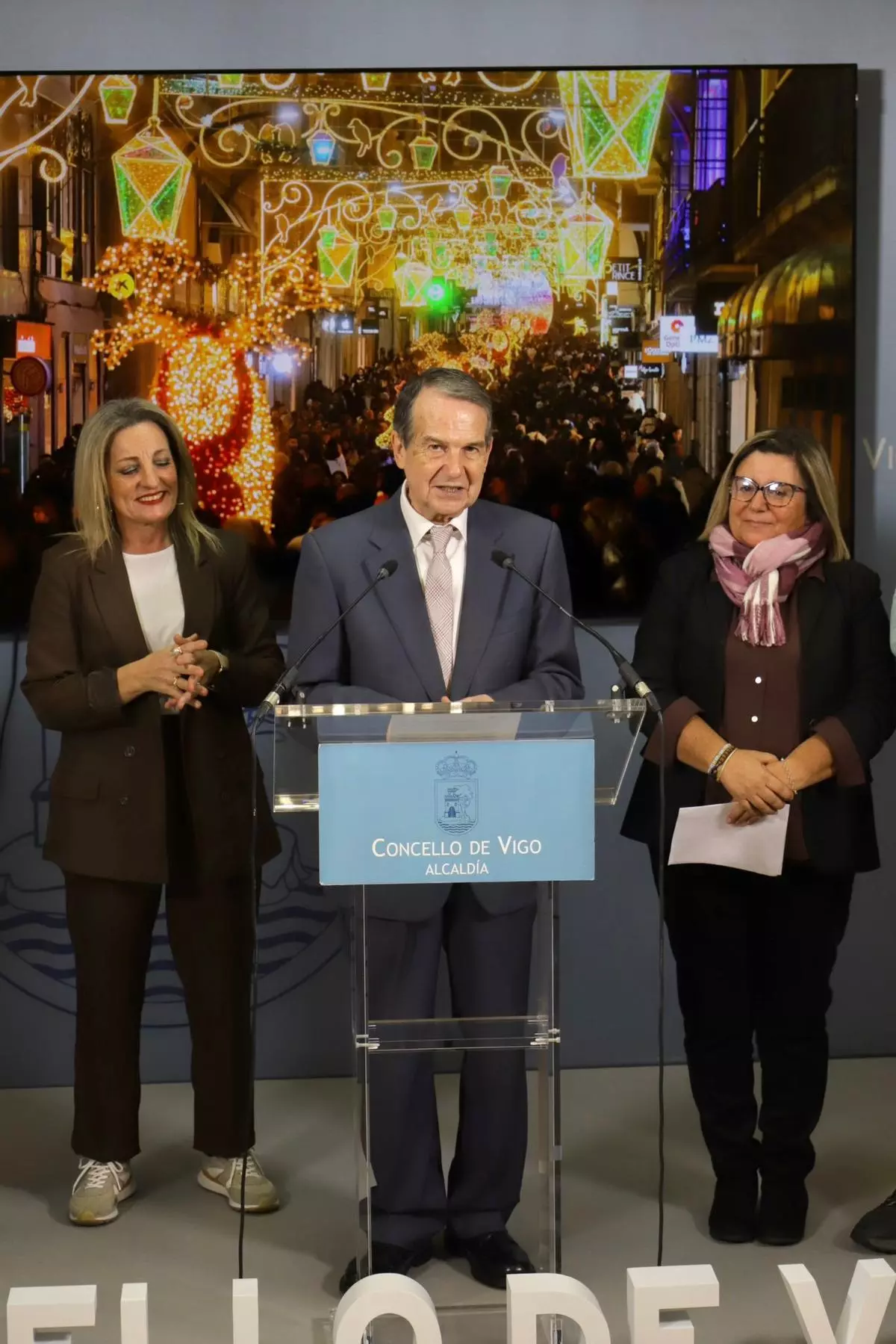 Los taxistas de Vigo trasladarán mañana a 200 mayores para disfrutar de las luces de Navidad