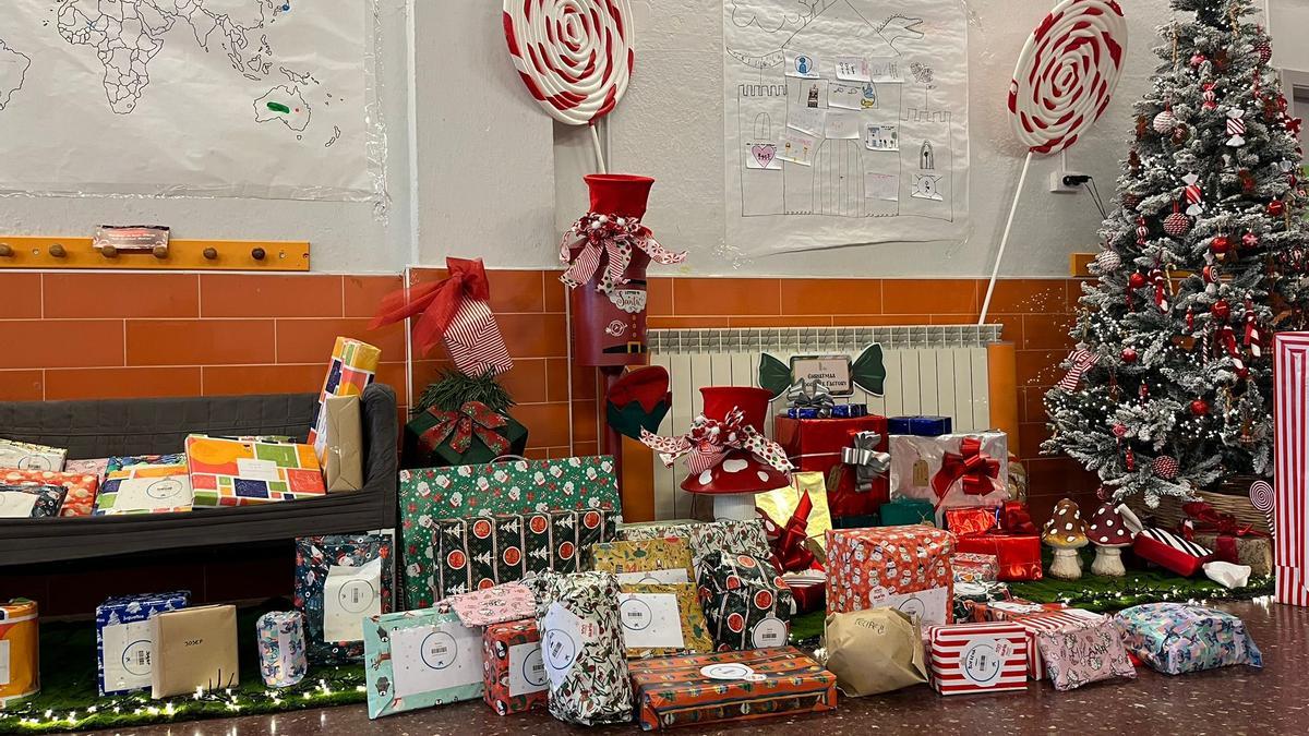 Regalos en el Centre Socioeducativo del Poblenou, de la Fundació Pere Tarrés