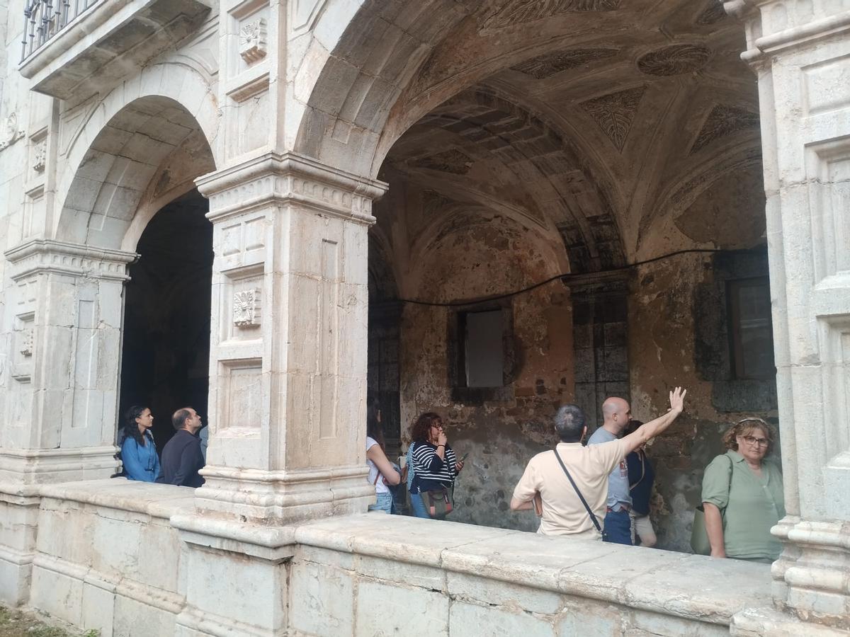 Así fue la visita guiada al monasterio de Cornellana, en Salas
