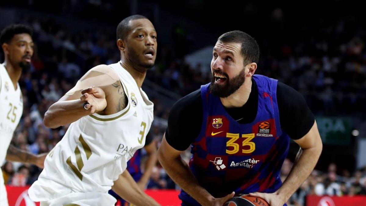 Mirotic intenta zafarse de Randolph