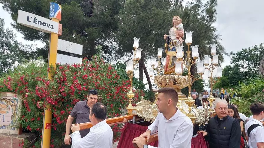Así fue el recorrido de la Mare de Déu de Gràcia por cada rincón de l'Énova