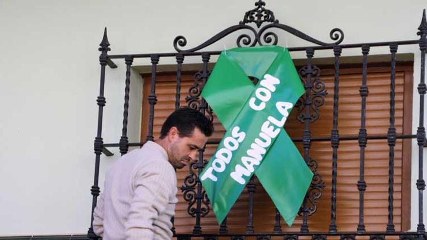 Monesterio se tiñe de verde esperanza en solidaridad con Manuela Chavero