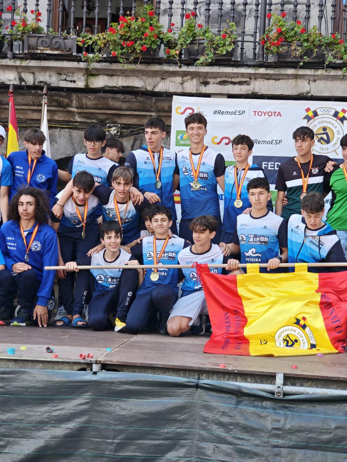 La fiesta del remo de O Morrazo en el Campeonato de España de bateles en Castro Urdiales La fiesta del remo de O Morrazo en el Campeonato de España de bateles en Castro Urdiales