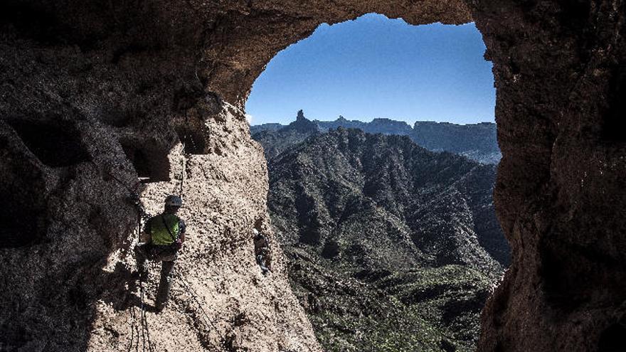 Fotografía cedida por Jacob Morales en la cumbre de Gran Canaria durante los trabajos.