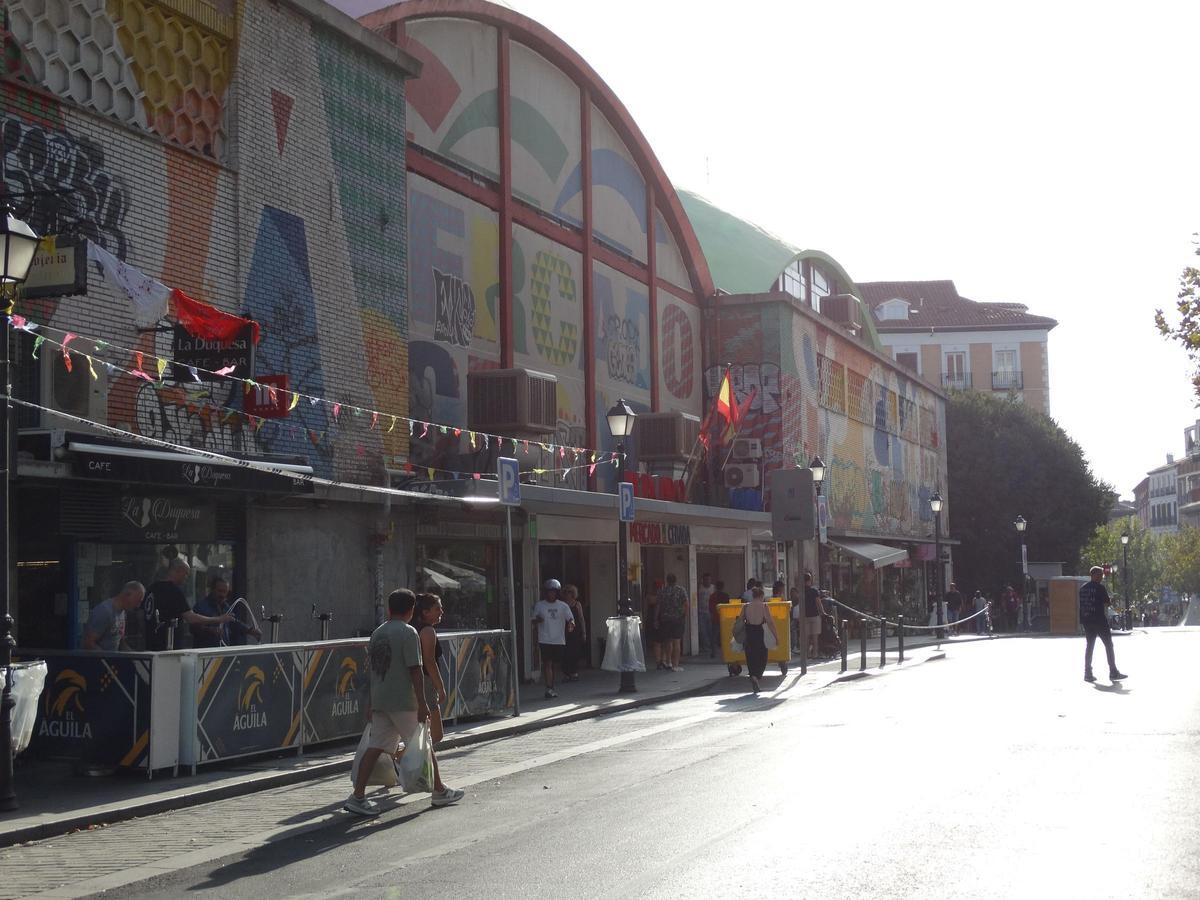 Entrada al Mercado de la Cebada en La Latina