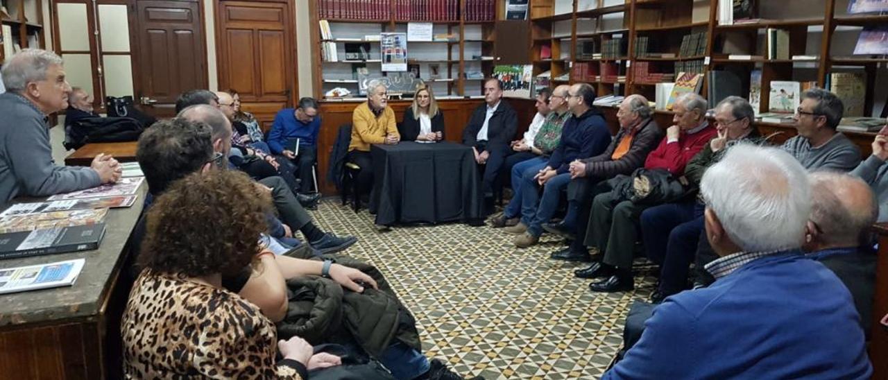 La presidenta de la Mancomunidad, Irene Navarro, durante su participación en La Tertulia de Elda y Petrer.