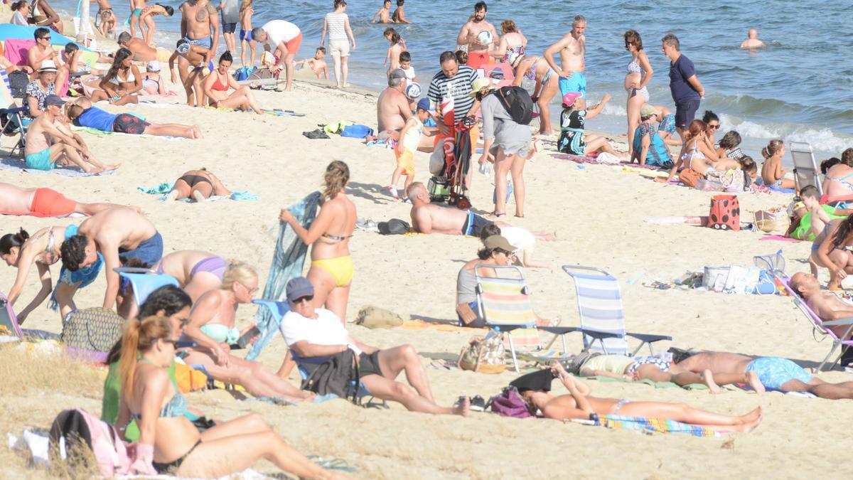 La playa de Rodeira, ayer, en Cangas.