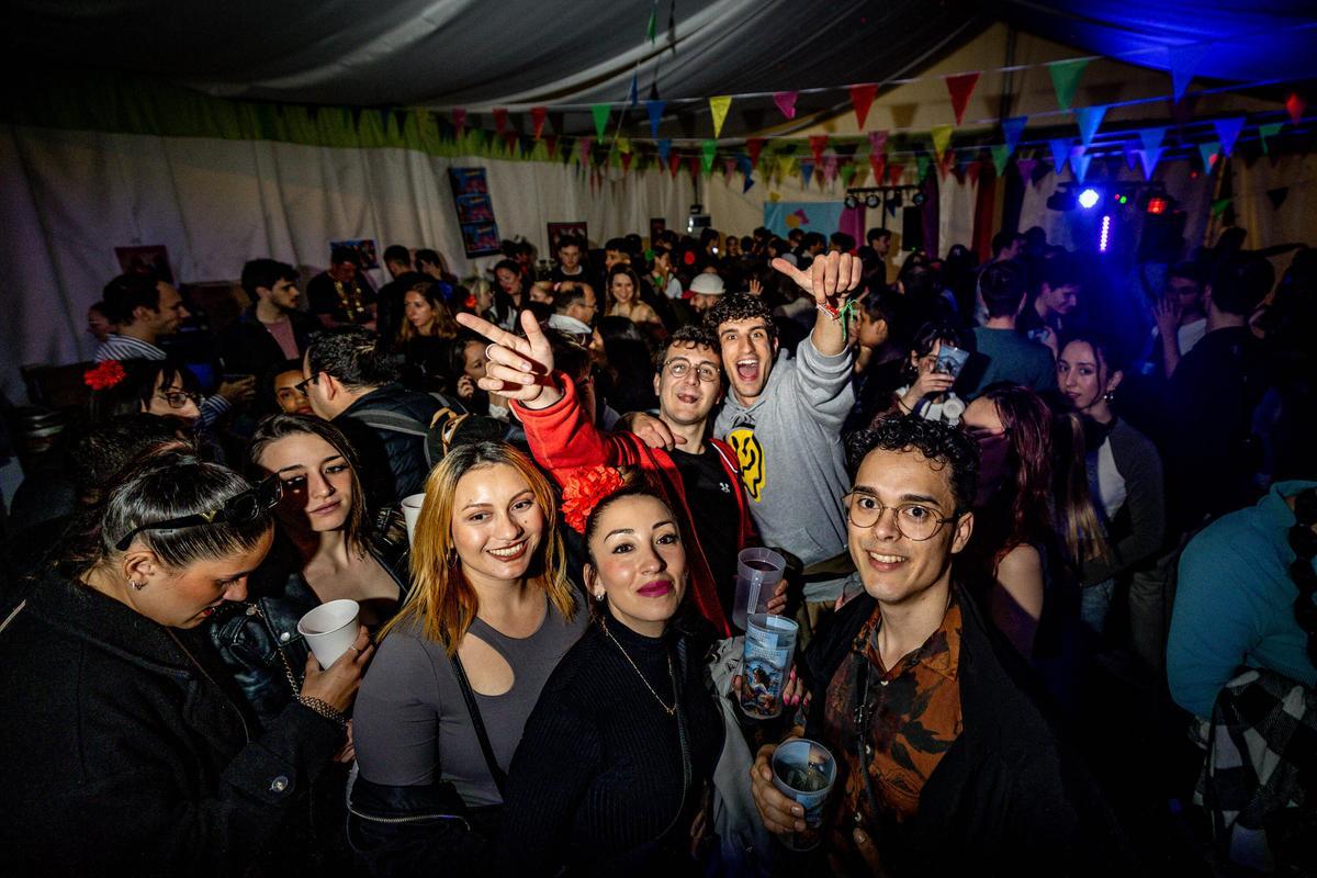 Ambiente de la Feria de Abril de Barcelona, este viernes, 3 de mayo.