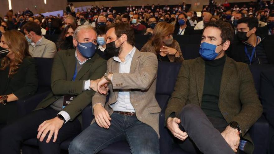 Jorge Azcón, Pablo Casado y Teodoro García Egea, en el último Congreso del PP en Aragón. | ANDREEA VORNICU