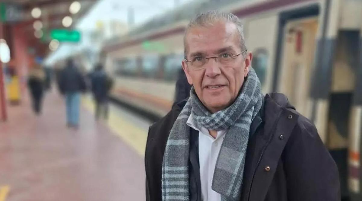 Miguel Ángel García, financiero, viaja desde Valladolid a Madrid dos o tres veces a la semana para trabajar. En la imagen, en la estación Clara Campoamor-Chamartín.