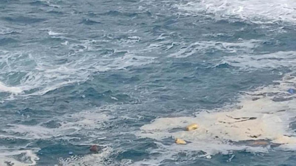 Anwohner entdeckten die Drogenpakete im Meer.