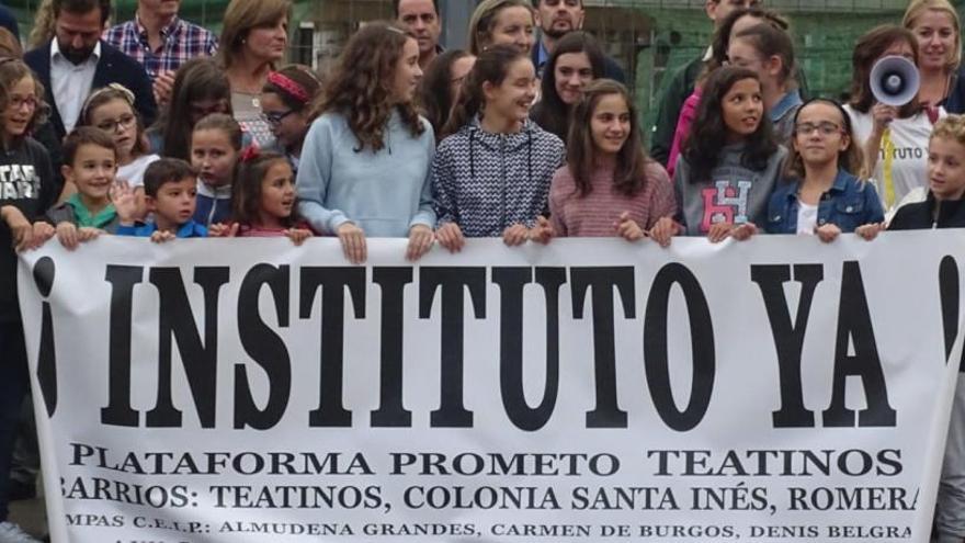 Manifestación de familias reclamando el instituto el pasado mes de octubre.
