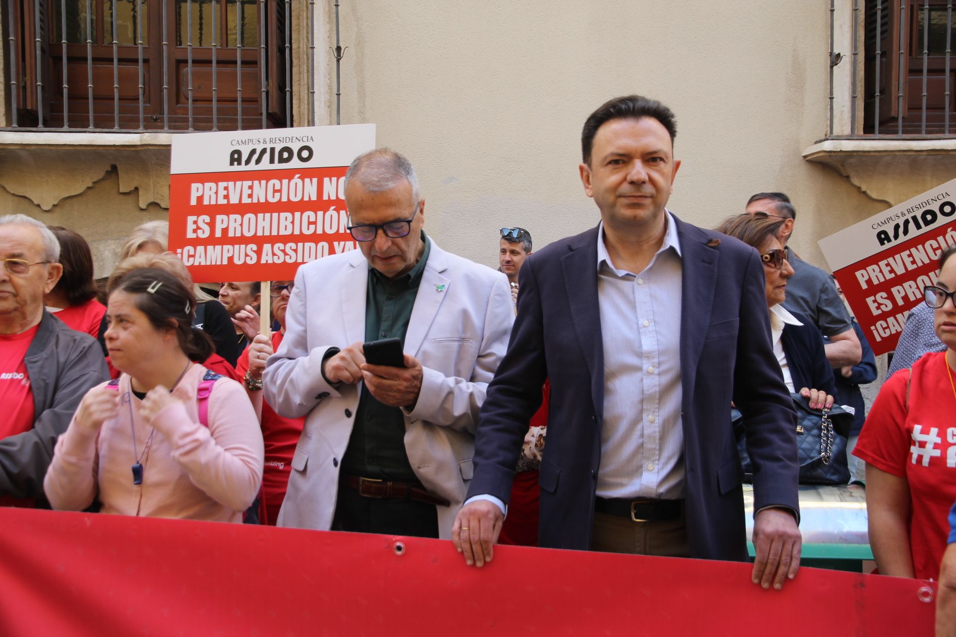 Concentración de Assido en Murcia ante la CHS