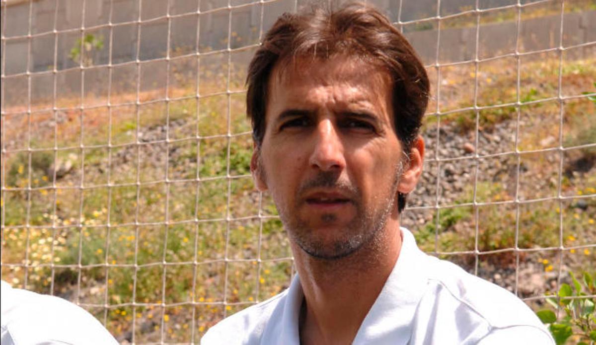 El técnico del San Fernando Domingo Oramas.