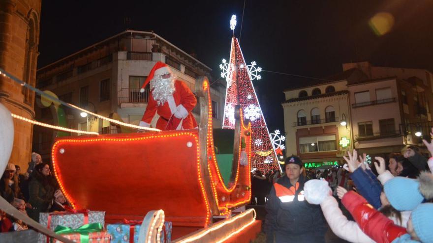 Navidad en Benavente: Papá Noel llena las calles de ilusión