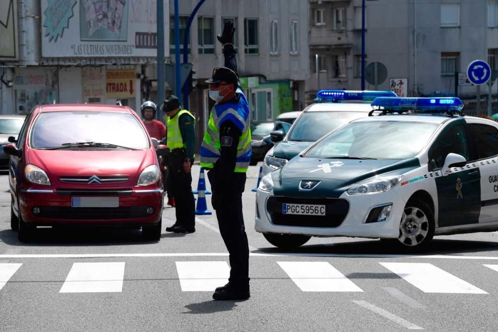 Los agentes vigilan los accesos a la ciudad y proponen multas para los infractores.