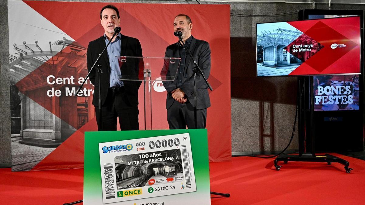 Enric Botí, consejero de ONCE Catalunya y Xavier Flores consejero delegado de TMB en el acto de entrega del nuevo cupón.