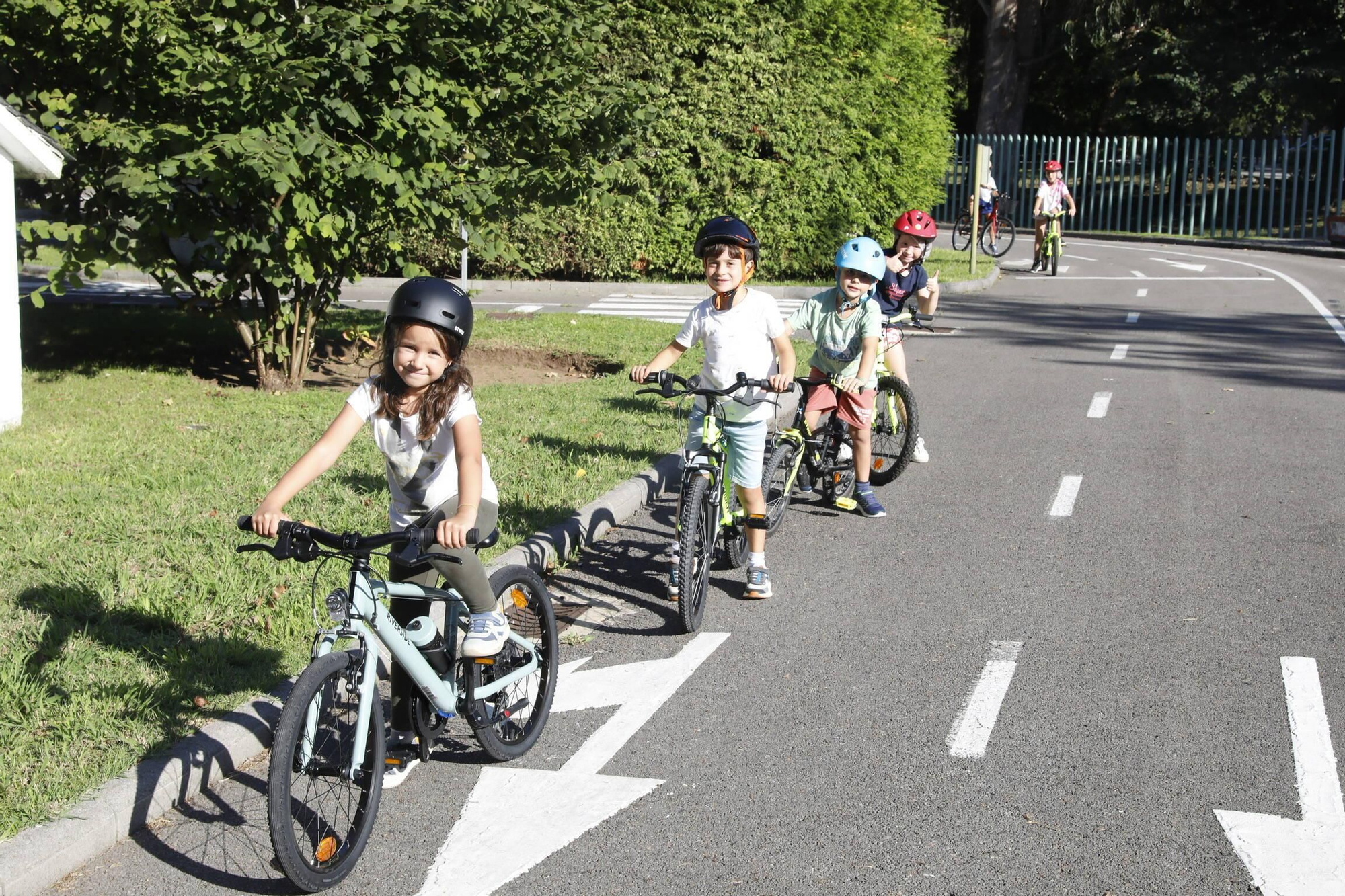 En imágenes: Los más pequeños aprenden educación vial en el Parque Infantil de Tráfico de Gijón