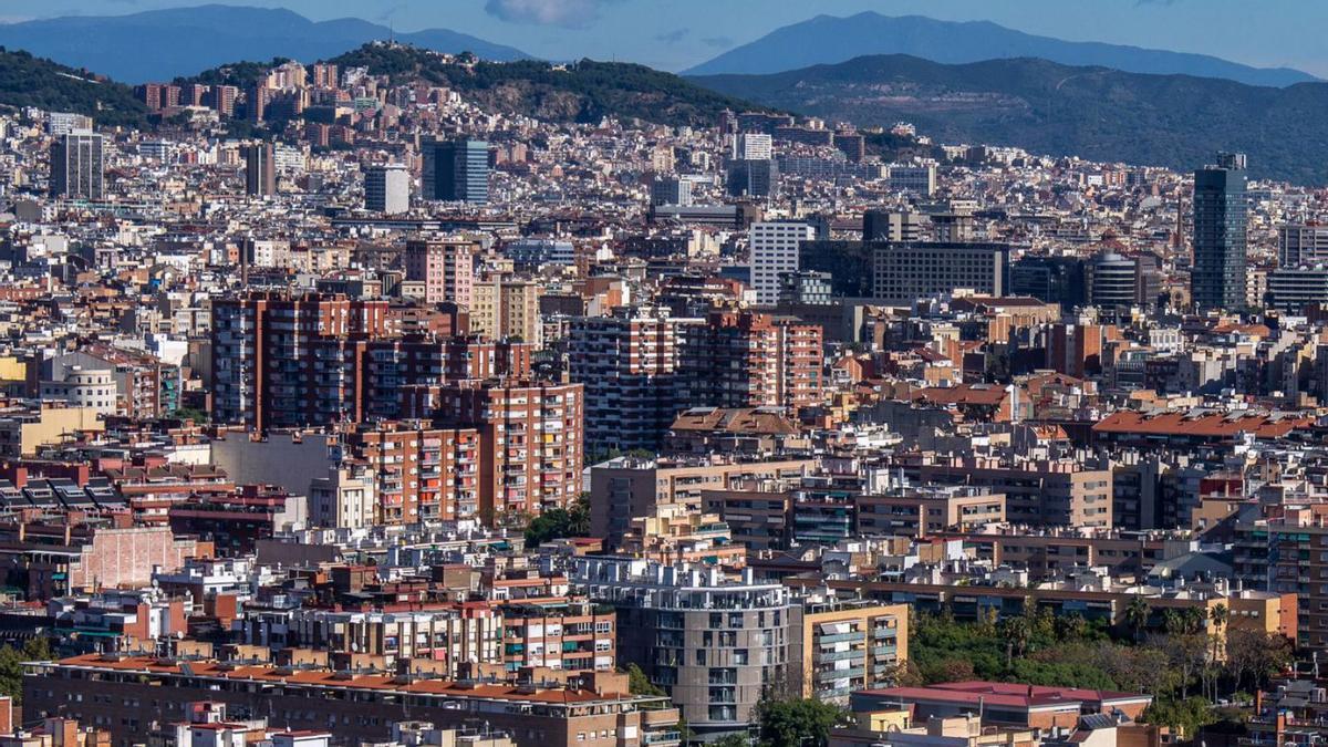 Vistes de Barcelona des de l’Hospitalet de Llobregat. | JORDI OTIX