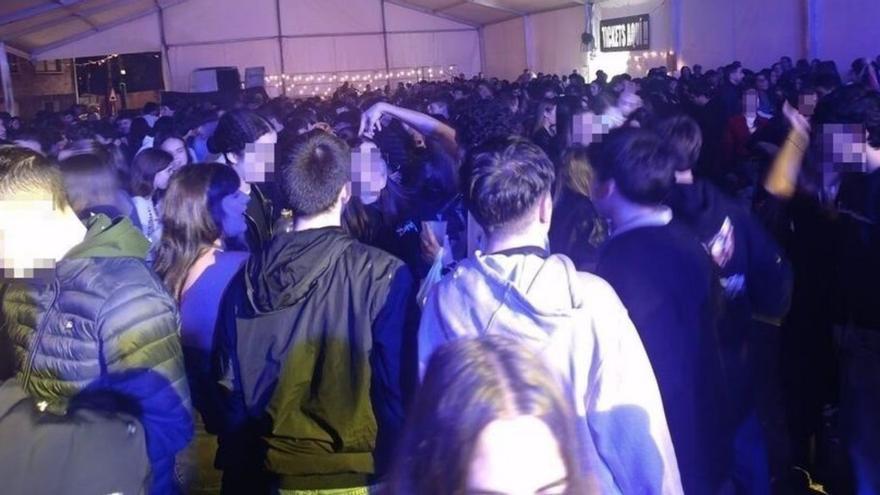 El festival previo al botellón llenó la carpa. | FdV