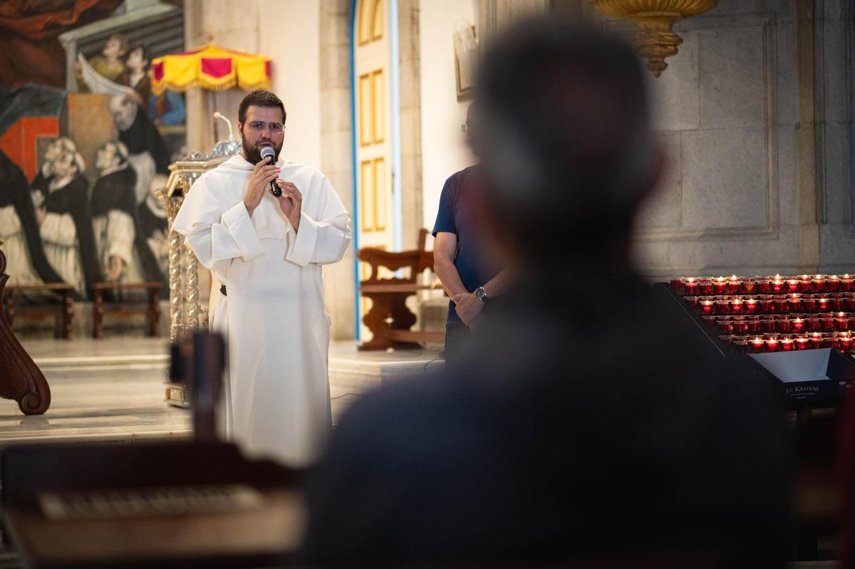 Ofrenda del CD Tenerife a la Virgen de Candelaria