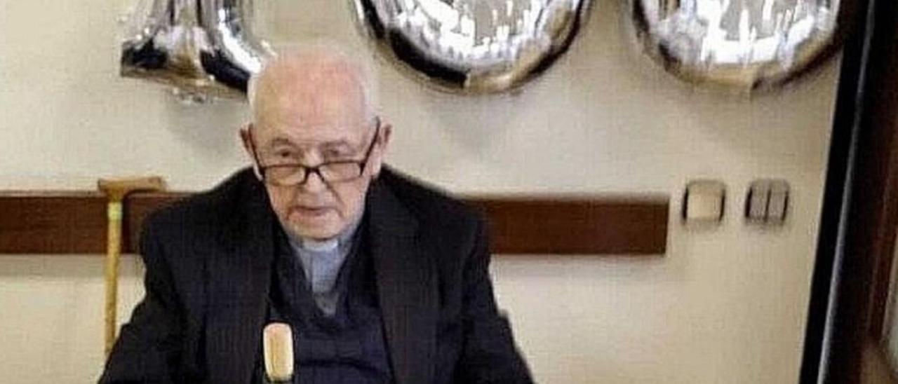 Avelino Gómez, el pasado domingo, celebrando su centenario en la Casa Sacerdotal de Oviedo. | LNE