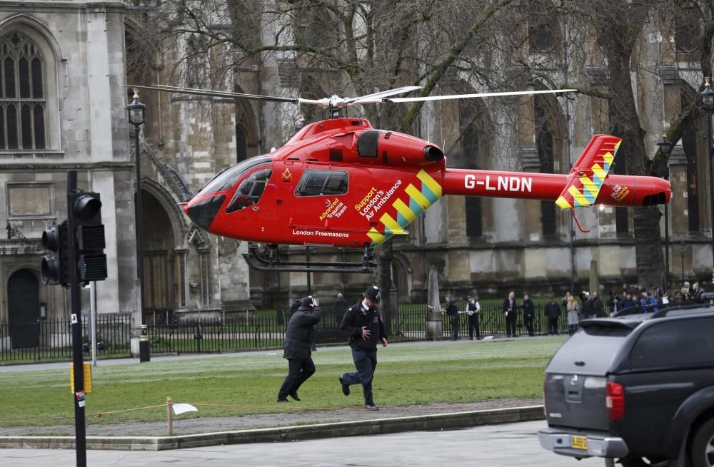 Tiroteig i apunyalament davant el Parlament britànic