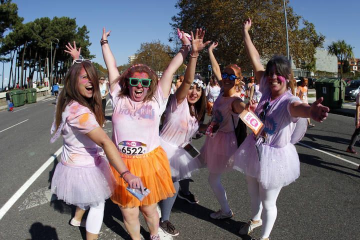 Samil se tiñe de múltiples colores con la Holi Run