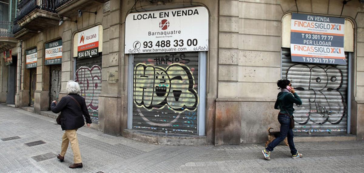 Comercios cerrados por la crisis, en calle Mallorca. Comercios cerrados por la crisis, en calle Mallorca.