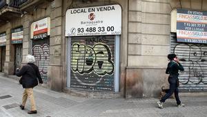 Comercios cerrados por la crisis, en calle Mallorca.