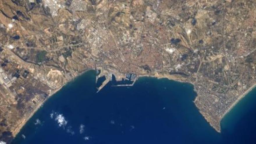 Un astronauta fotografía Alicante desde la Estación Espacial Internacional
