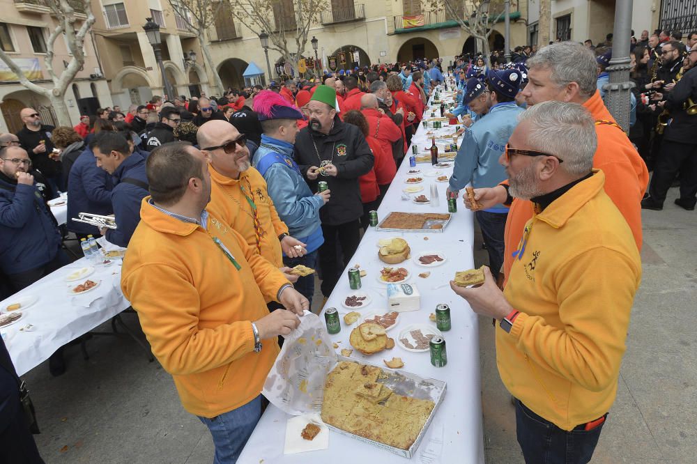 Los Moros y Cristianos cierran el Mig Any