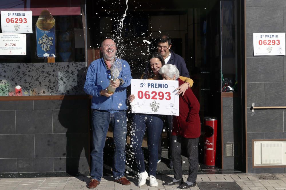 Alegria dels agraciats a Palamós per la loteria de Nadal