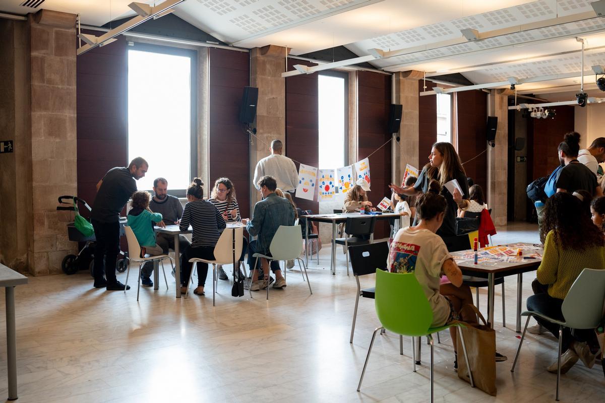 Un taller del Barcelona Dibuixa del 2023, en el Museu Picasso.