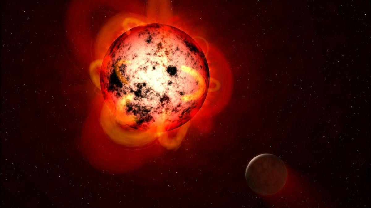 Ilustración de una estrella enana roja orbitada por un exoplaneta hipotético. Las enanas rojas presentan intensas erupciones, que podrían destruir la atmósfera de un planeta cercano con el tiempo o hacer que su superficie sea inviable para la vida tal como la conocemos.