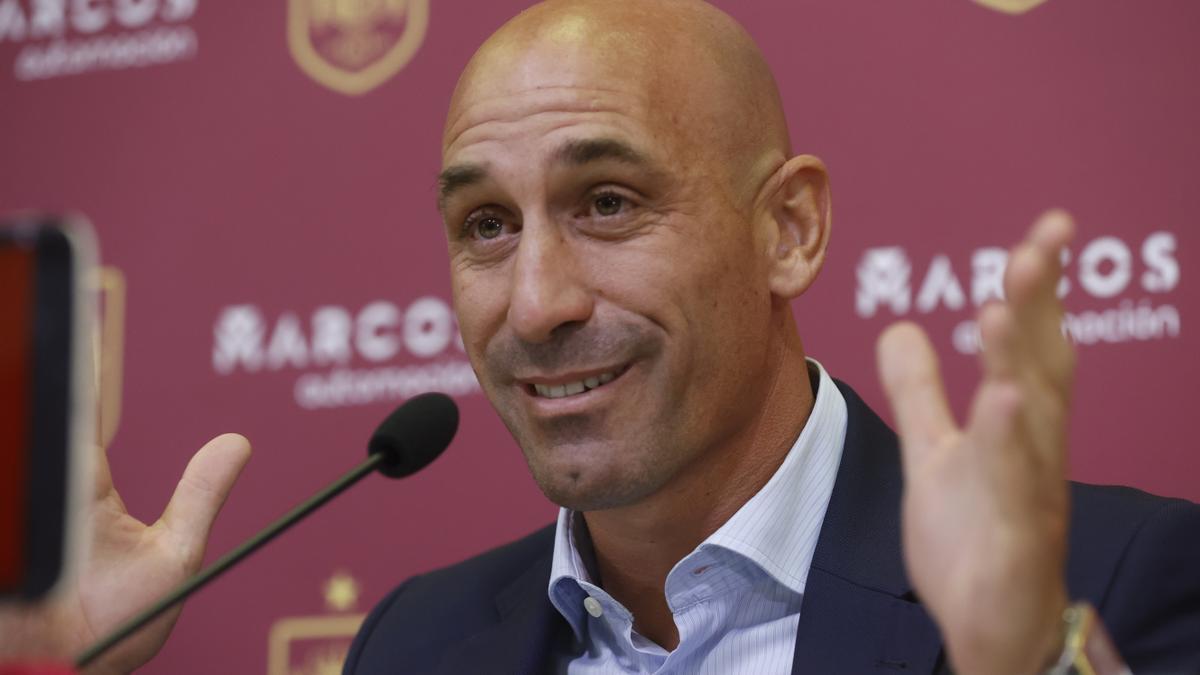 Rubiales, sobre la renovación de Luis Enrique: "Esperaremos a después del Mundial, pero estamos contentos con su trabajo"