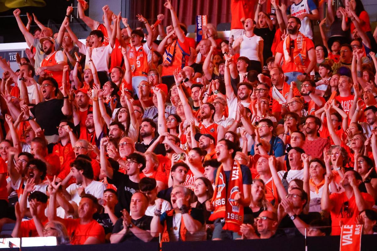 El Roig Arena empuja en busca de la segunda liga