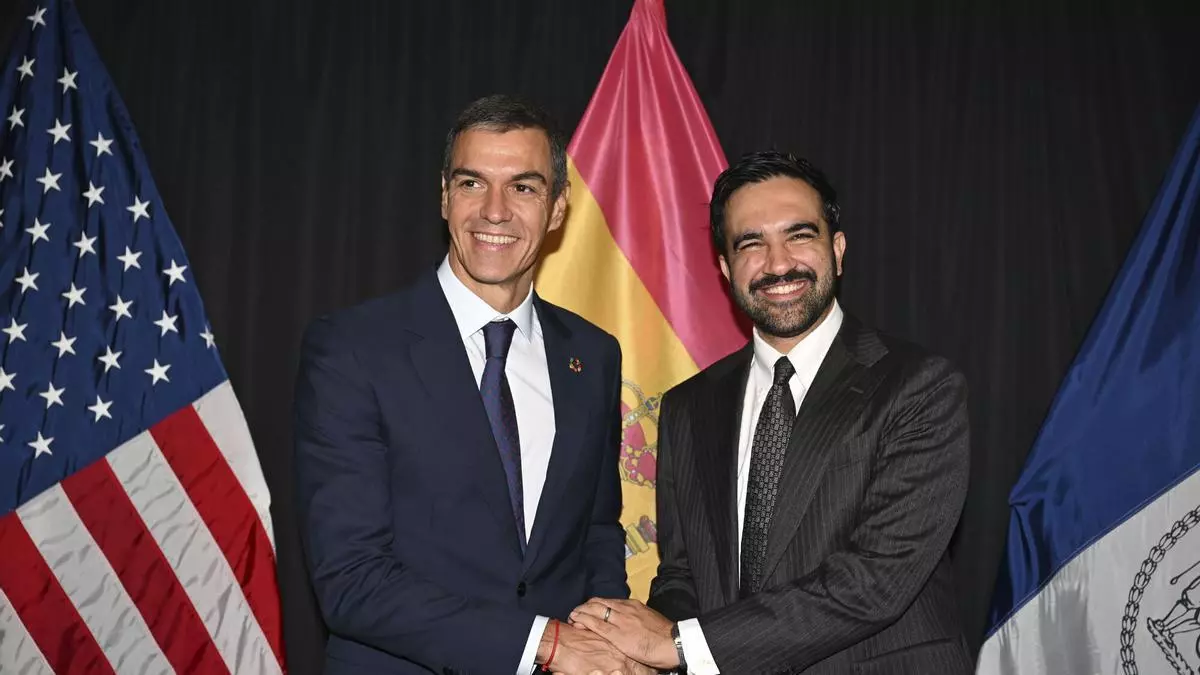 Sánchez reivindica un movimiento internacional de fuerzas progresistas junto a Mamdani: "Los poderosos nos temen"