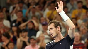 Andy Murray se despide del público en Melbourne.