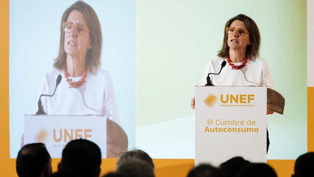 La vicepresidenta tercera del Gobierno y ministra para la Transición Ecológica y el Reto Demográfico, Teresa Ribera, interviene durante la III Cumbre de Autoconsumo y Comunidades Energéticas, a 8 de junio de 2023,