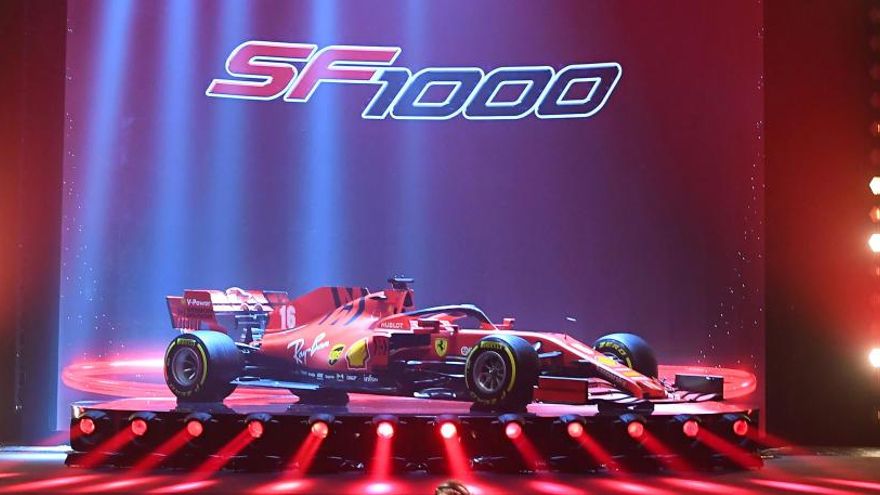 Ferrari presenta el SF1000 en el Teatro Romolo Valli de Reggio Emilia.