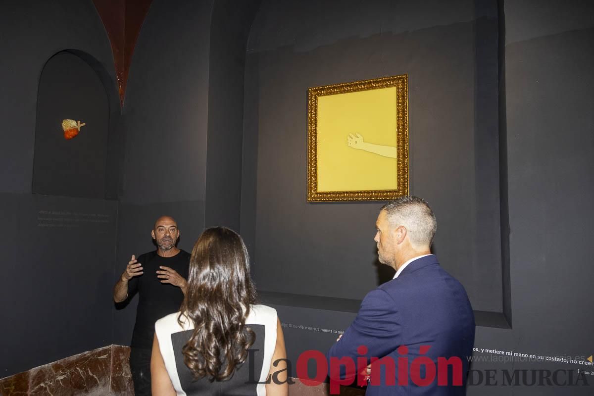 Así es la exposición 'Los Asomados' de Lidó Rico, que llega a Caravaca en su Año Jubilar