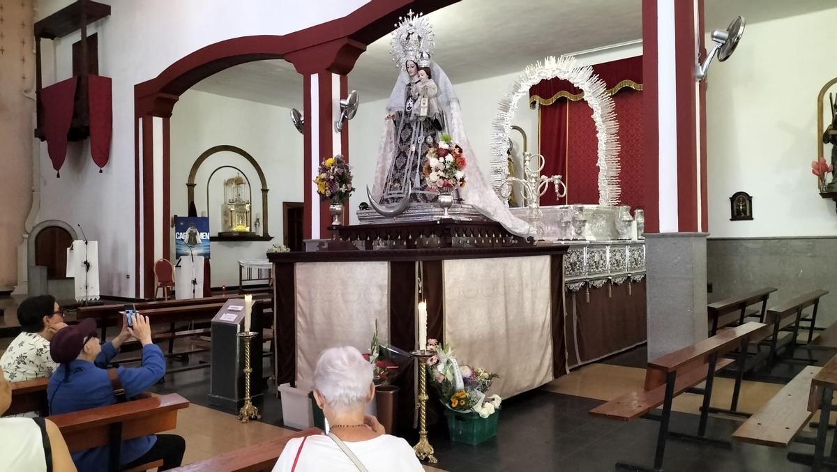Así preparan las alfombras de La Isleta