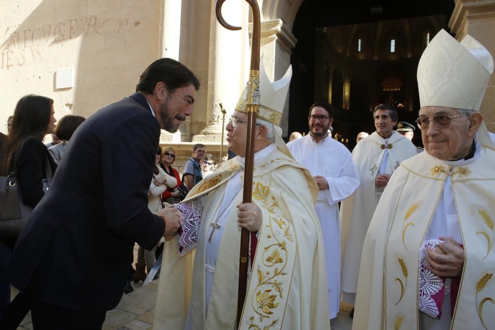 La Concatedral ha acogido hoy la solemne misa, presidida por el obispo Jesús Murgui, con motivo de San Nicolás, patrón de Alicante, según la organización.