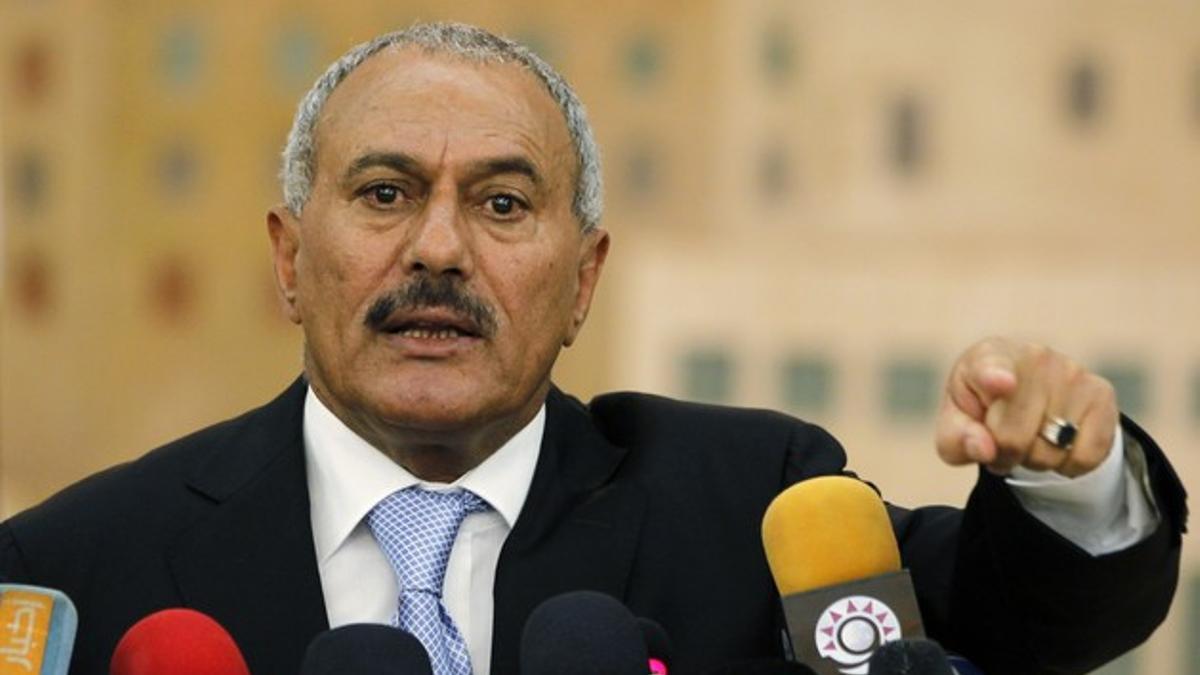 El presidente de Yemen, Alí Abdulá Saleh, durante una rueda de prensa, este lunes, en Saná.