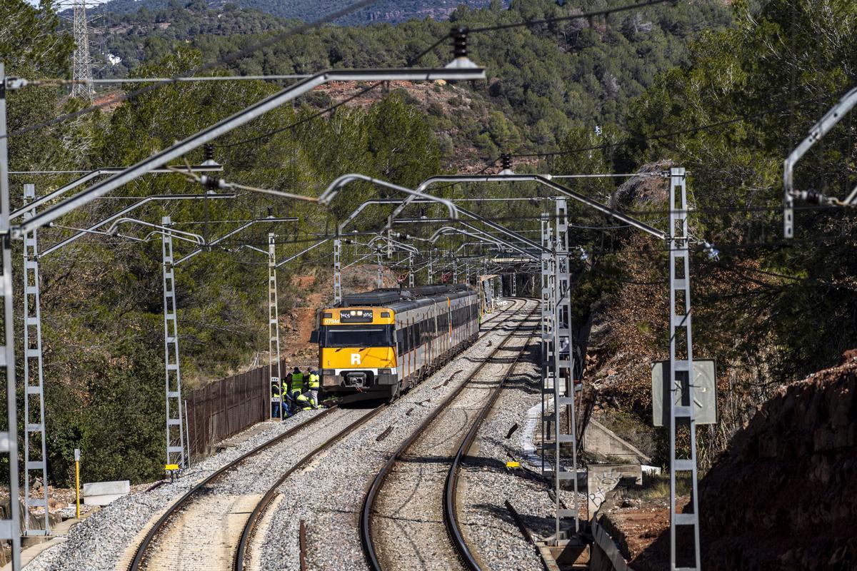 VACARISSES . DESCARRILAMENT TREN RODALIES R4 PER ESLLAVISSADA DE TALÚS