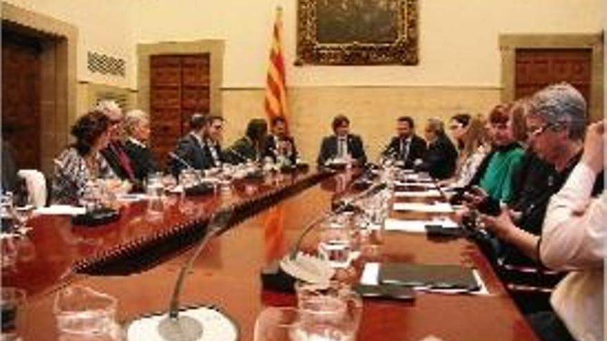 Reunió de Carles Puigdemont amb la junta directiva d&#039;&quot;mnium.