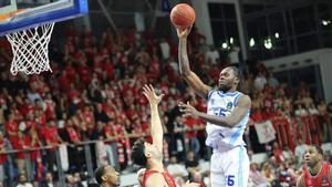 Tremendo bloqueo de Yoan Makoundou